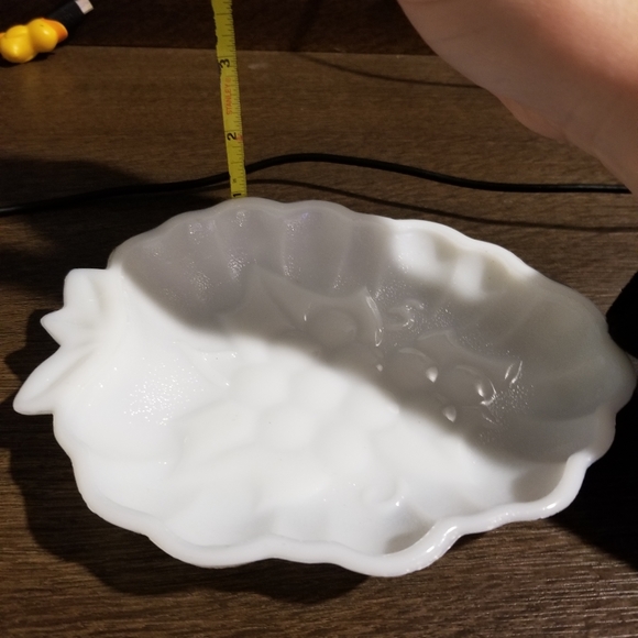 Vintage Milkglass grapes - Picture 4 of 13